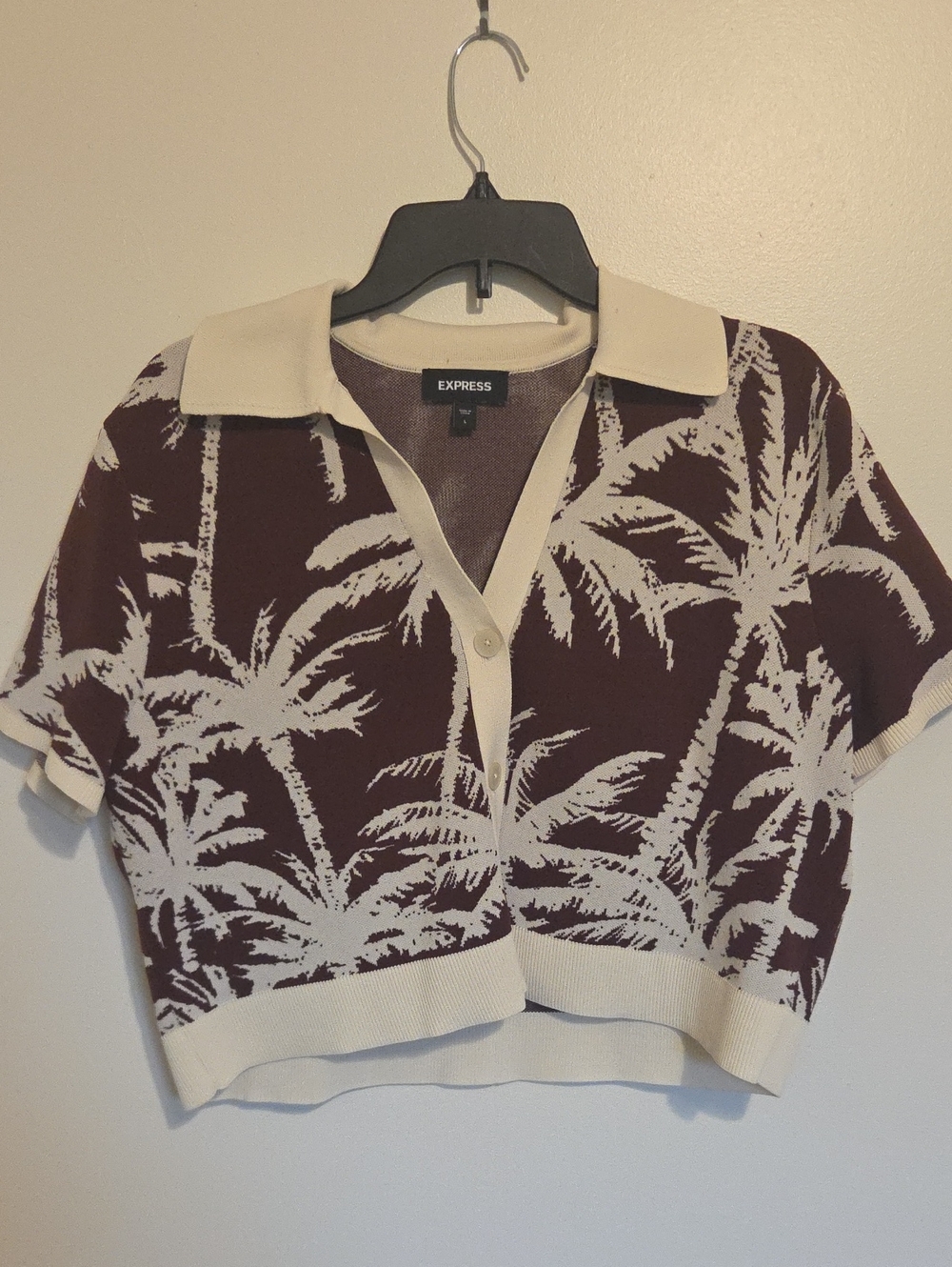 Express Women’s Short-Sleeve Palm Print Knit Top in Cream and Brown